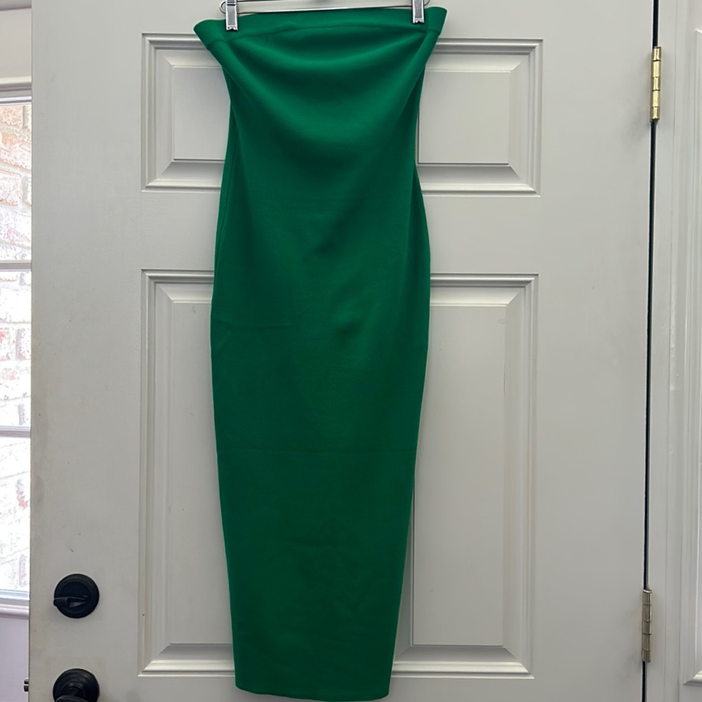 green strapless body con!! comes to mid shin length